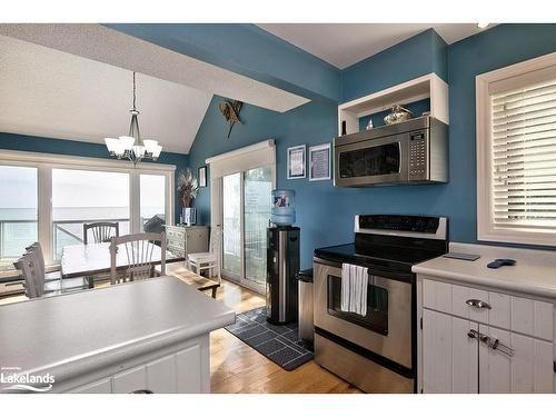 283 Cedar Avenue, Meaford, ON - Indoor Photo Showing Kitchen