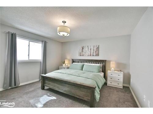 492 Ferndale Drive N, Barrie, ON - Indoor Photo Showing Bedroom