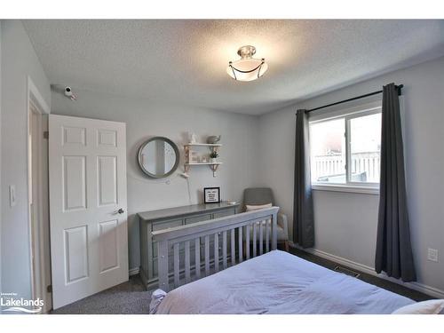 492 Ferndale Drive N, Barrie, ON - Indoor Photo Showing Bedroom