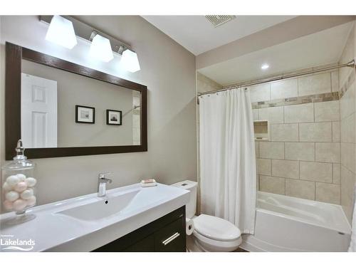 492 Ferndale Drive N, Barrie, ON - Indoor Photo Showing Bathroom