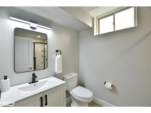 492 Ferndale Drive N, Barrie, ON - Indoor Photo Showing Bathroom