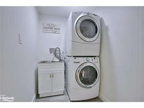 492 Ferndale Drive N, Barrie, ON - Indoor Photo Showing Laundry Room