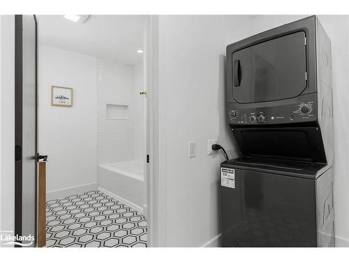 12905 Fishpole Point, Dorset, ON - Indoor Photo Showing Laundry Room
