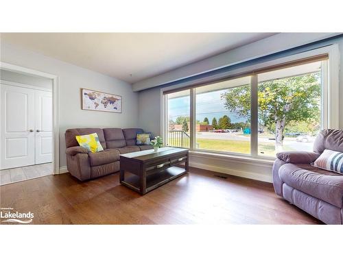 19 Locke Avenue, Stayner, ON - Indoor Photo Showing Living Room