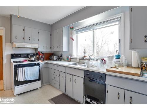 366 Arthur Street, Orillia, ON - Indoor Photo Showing Kitchen