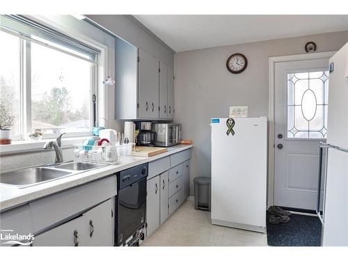 366 Arthur Street, Orillia, ON - Indoor Photo Showing Kitchen With Double Sink