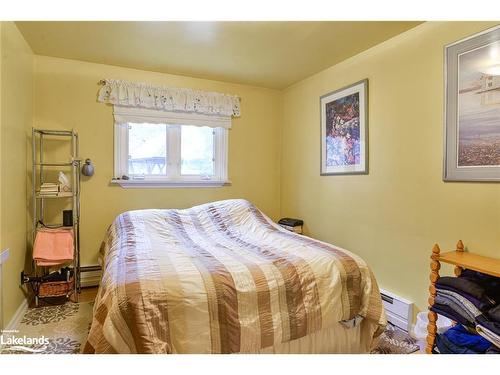 366 Arthur Street, Orillia, ON - Indoor Photo Showing Bedroom