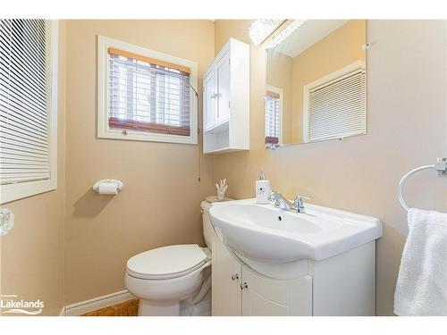 79 Mcmurray Street, Bracebridge, ON - Indoor Photo Showing Bathroom