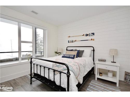 B102-20 Salt Dock Road, Parry Sound, ON - Indoor Photo Showing Bedroom