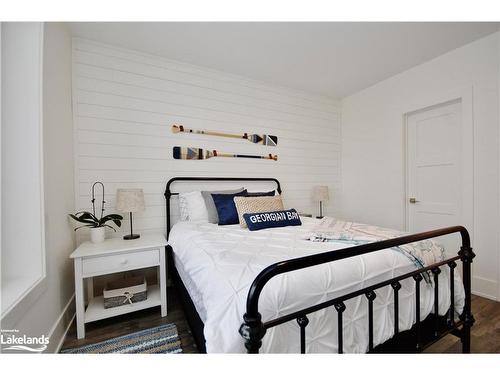 B102-20 Salt Dock Road, Parry Sound, ON - Indoor Photo Showing Bedroom