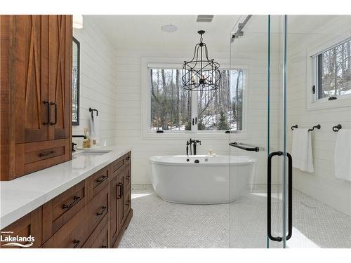 4A-1316 East Bay Road, Torrance, ON - Indoor Photo Showing Bathroom