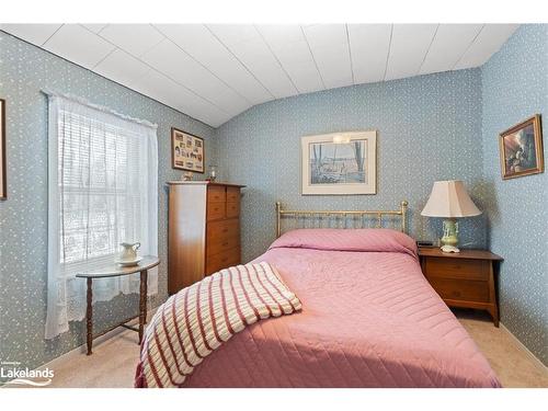 1011 Queen'S Walk Road, Torrance, ON - Indoor Photo Showing Bedroom