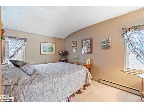 1011 Queen'S Walk Road, Torrance, ON - Indoor Photo Showing Bedroom