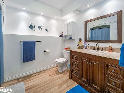 2411 118 Highway E, Bracebridge, ON - Indoor Photo Showing Bathroom