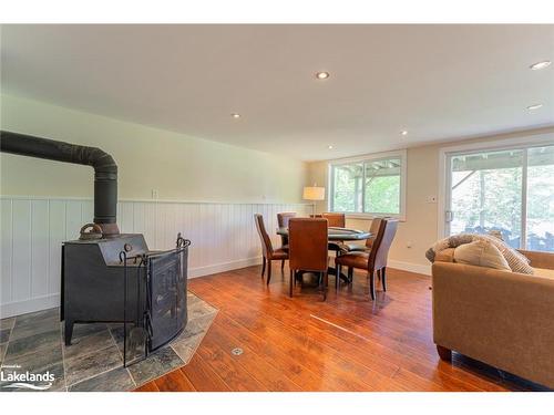 2115 Indian Point Road, Haliburton, ON - Indoor Photo Showing Living Room