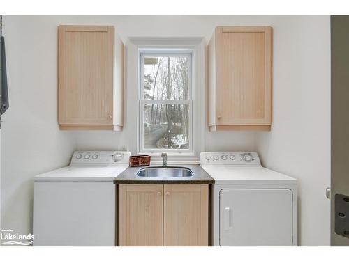 39 Estate Drive, Port Carling, ON - Indoor Photo Showing Laundry Room