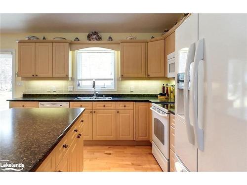 34 Meadow Lane, Meaford, ON - Indoor Photo Showing Kitchen With Double Sink