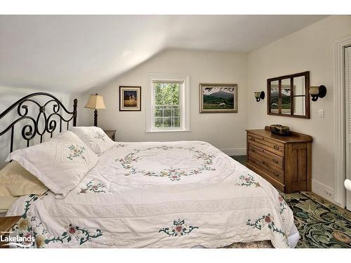 317551 3Rd Line, Meaford, ON - Indoor Photo Showing Bedroom