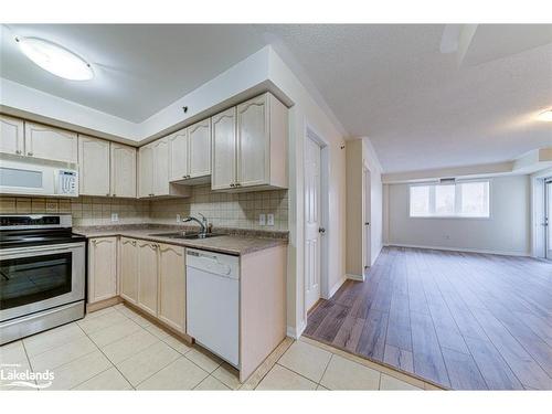 216-16 Westbury Road, Wasaga Beach, ON - Indoor Photo Showing Kitchen With Double Sink