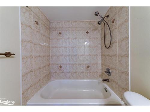 216-16 Westbury Road, Wasaga Beach, ON - Indoor Photo Showing Bathroom
