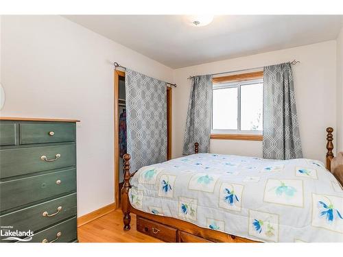 25 Robert Street W, Penetanguishene, ON - Indoor Photo Showing Bedroom