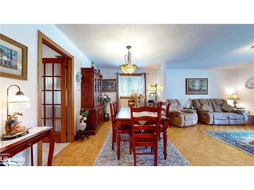 8 Geraldes Gardens, Wasaga Beach, ON - Indoor Photo Showing Dining Room