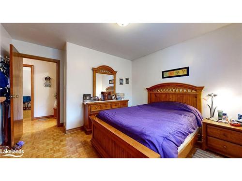 8 Geraldes Gardens, Wasaga Beach, ON - Indoor Photo Showing Bedroom