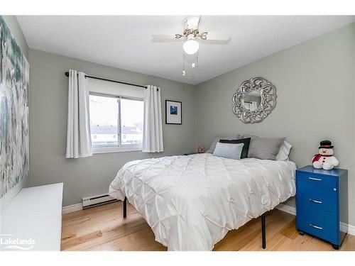 17 Hill Top Drive, Penetanguishene, ON - Indoor Photo Showing Bedroom
