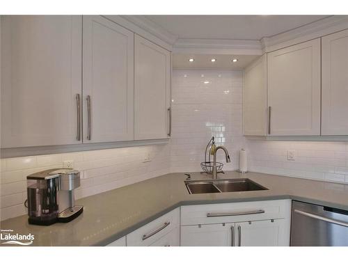 52 Green Pine Crescent, Wasaga Beach, ON - Indoor Photo Showing Kitchen With Double Sink