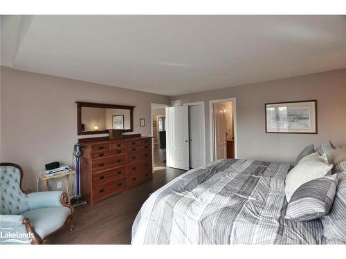 52 Green Pine Crescent, Wasaga Beach, ON - Indoor Photo Showing Bedroom