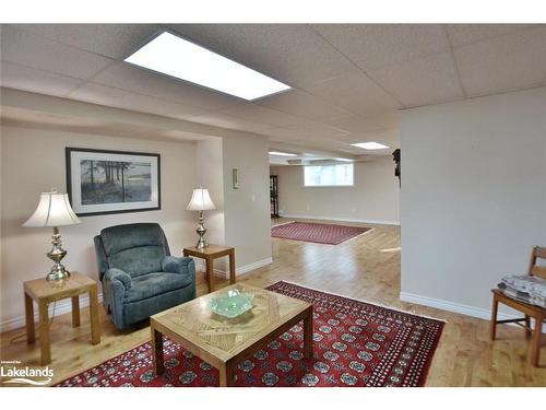52 Green Pine Crescent, Wasaga Beach, ON - Indoor Photo Showing Living Room