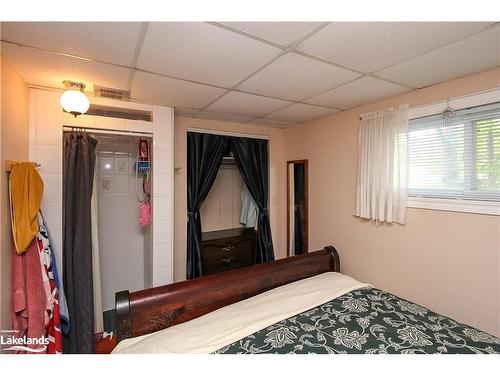 39 Sunnidale River Road, Wasaga Beach, ON - Indoor Photo Showing Bedroom