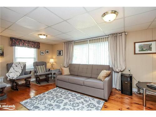 39 Sunnidale River Road, Wasaga Beach, ON - Indoor Photo Showing Living Room