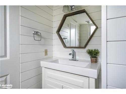 138 Escarpment Crescent, Collingwood, ON - Indoor Photo Showing Bathroom