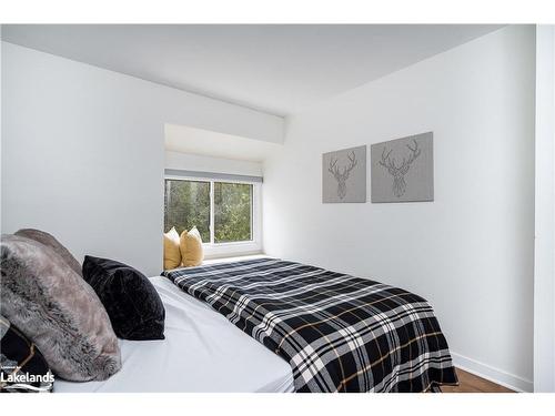 138 Escarpment Crescent, Collingwood, ON - Indoor Photo Showing Bedroom
