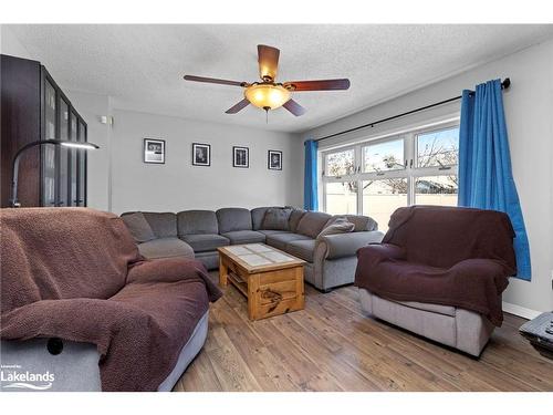 19 River Street, Parry Sound, ON - Indoor Photo Showing Living Room