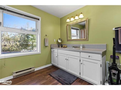 19 River Street, Parry Sound, ON - Indoor Photo Showing Bathroom