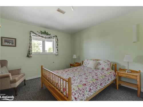 2476 Champlain Road, Tiny Twp, ON - Indoor Photo Showing Bedroom