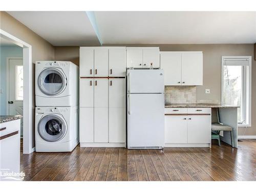 2476 Champlain Road, Tiny Twp, ON - Indoor Photo Showing Laundry Room