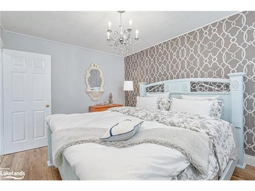 117 Captain'S Court, Meaford Municipality, ON - Indoor Photo Showing Bedroom