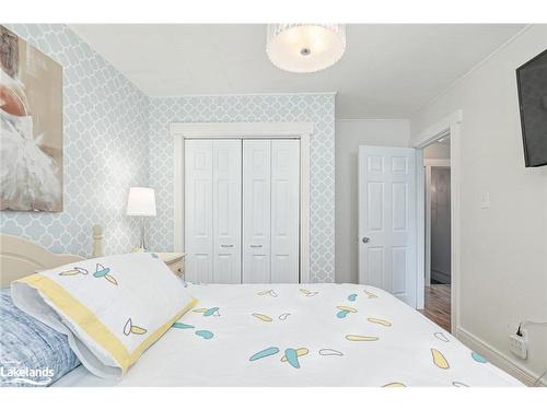 117 Captain'S Court, Meaford Municipality, ON - Indoor Photo Showing Bedroom