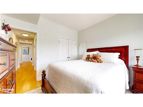 302-10 Bay Street E, Thornbury, ON - Indoor Photo Showing Bedroom
