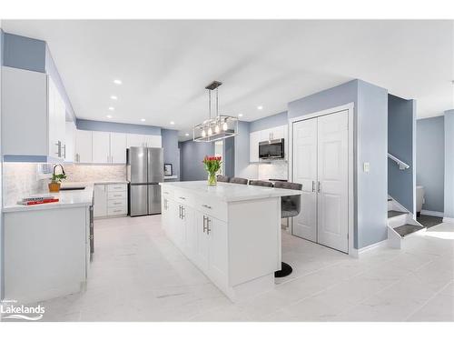 15 Lankin Avenue, Bracebridge, ON - Indoor Photo Showing Kitchen With Upgraded Kitchen