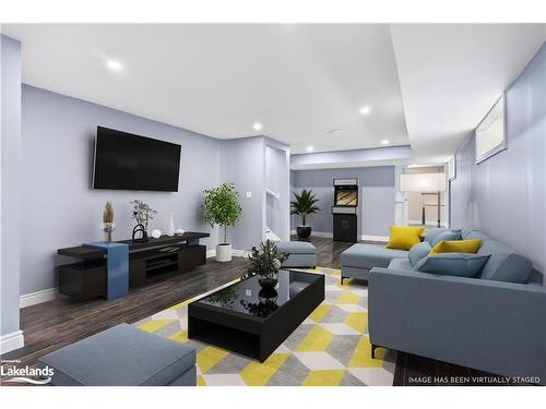 15 Lankin Avenue, Bracebridge, ON - Indoor Photo Showing Living Room