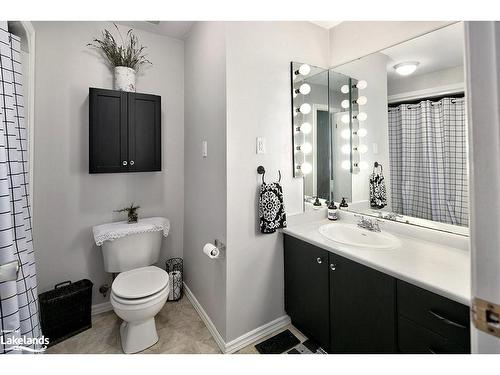 1247 County 124 Road, Clearview, ON - Indoor Photo Showing Bathroom