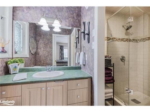 124 Arlynn Crescent, Penetanguishene, ON - Indoor Photo Showing Kitchen With Double Sink