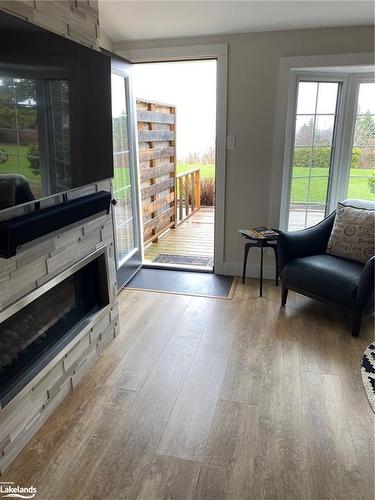 6-139 Lakeshore Road E, The Blue Mountains, ON - Indoor Photo Showing Living Room