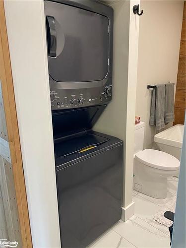 6-139 Lakeshore Road E, The Blue Mountains, ON - Indoor Photo Showing Laundry Room