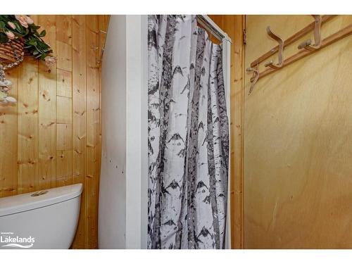 15 Sr405 Severn River Shore, Muskoka Lakes, ON - Indoor Photo Showing Bathroom