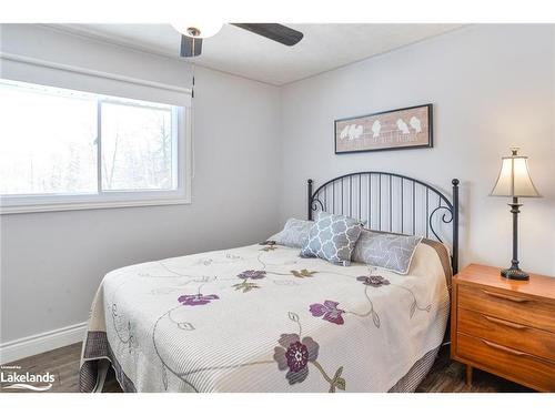 16 Leisure Court, Coldwater, ON - Indoor Photo Showing Bedroom